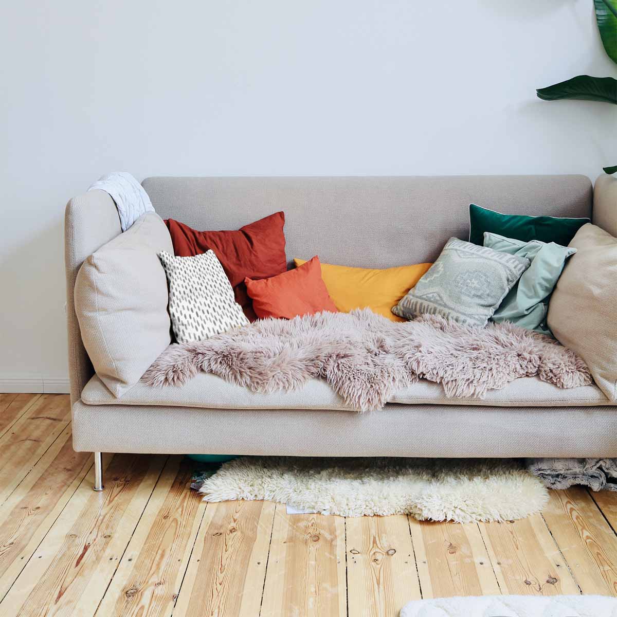 Coussin de santé blanc avec des taches grises