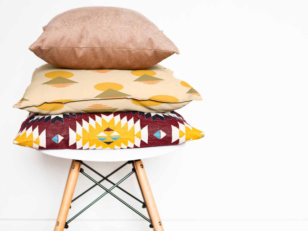 Coussin de santé avec formes jaunes
