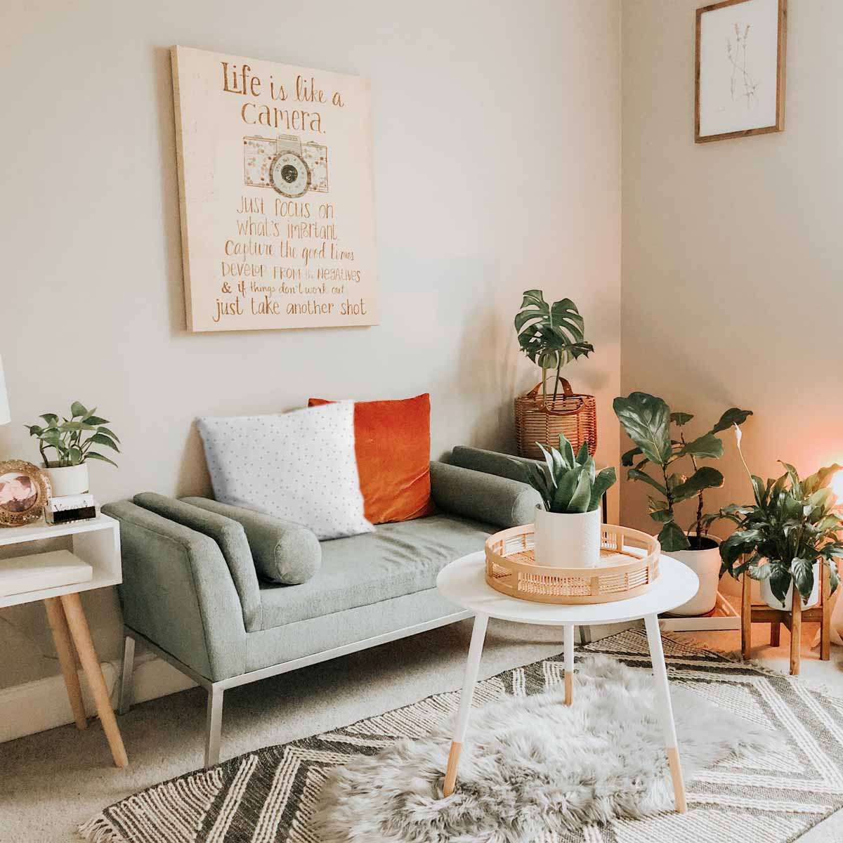 Coussin de santé blanc avec des points gris