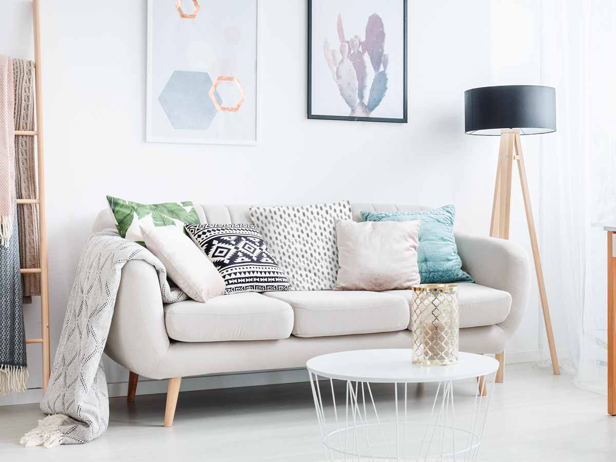 Coussin de santé blanc avec des taches grises