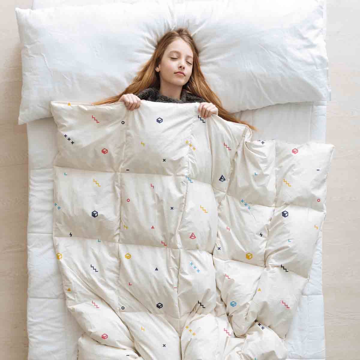Couverture thérapeutique originale - Housse en coton blanche avec formes colorées