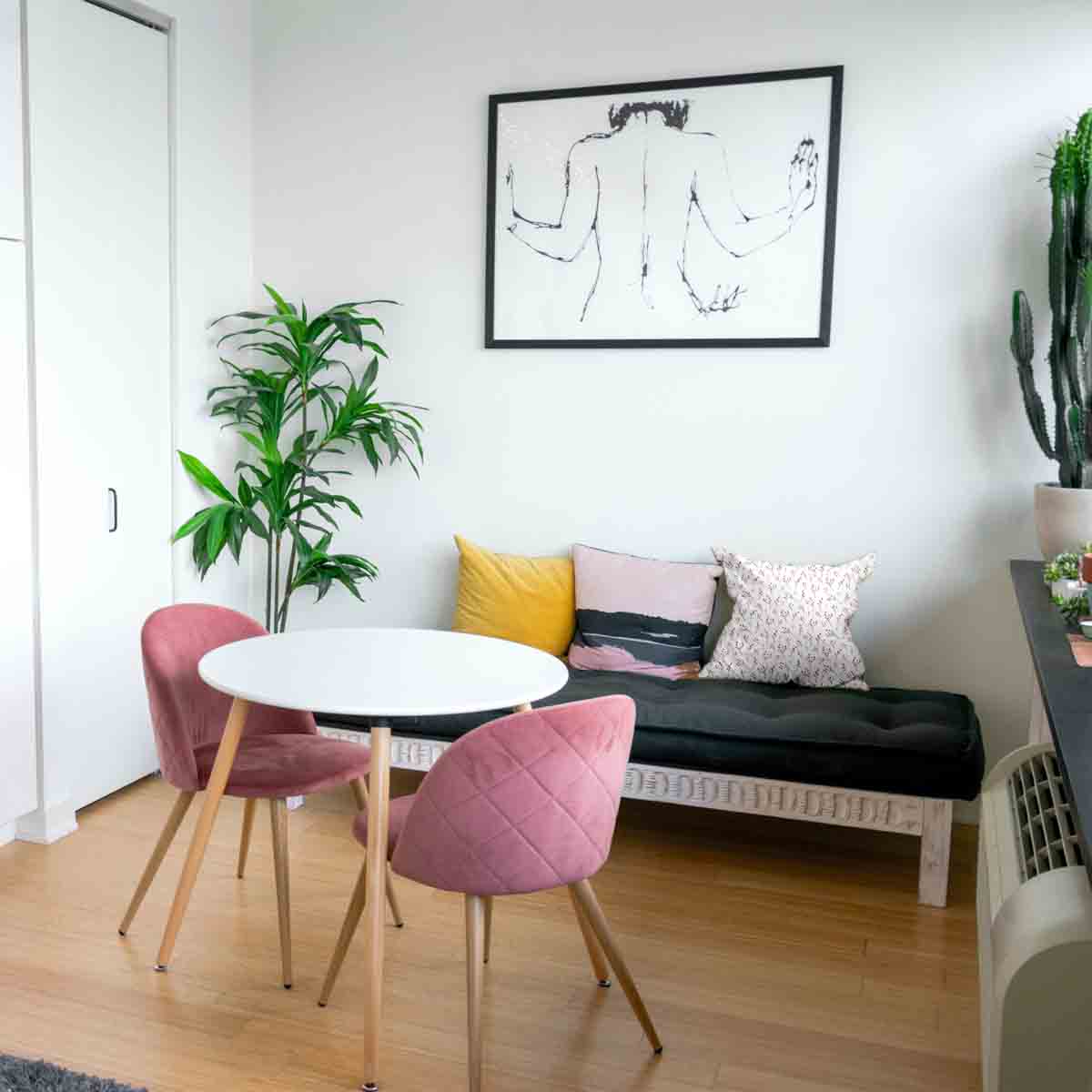 Coussin de santé blanc avec de délicates roses