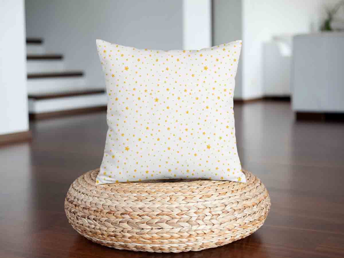 Coussin de santé blanc avec des étoiles jaunes