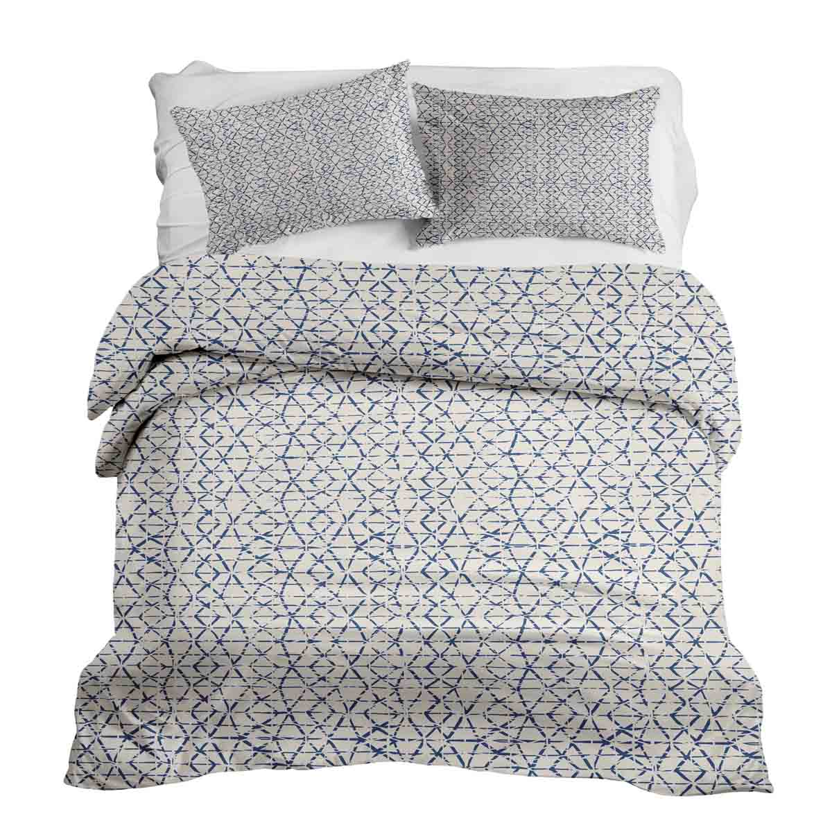 Ensemble de literie avec couvertures thérapeutiques blanc avec des formes bleues délicates
