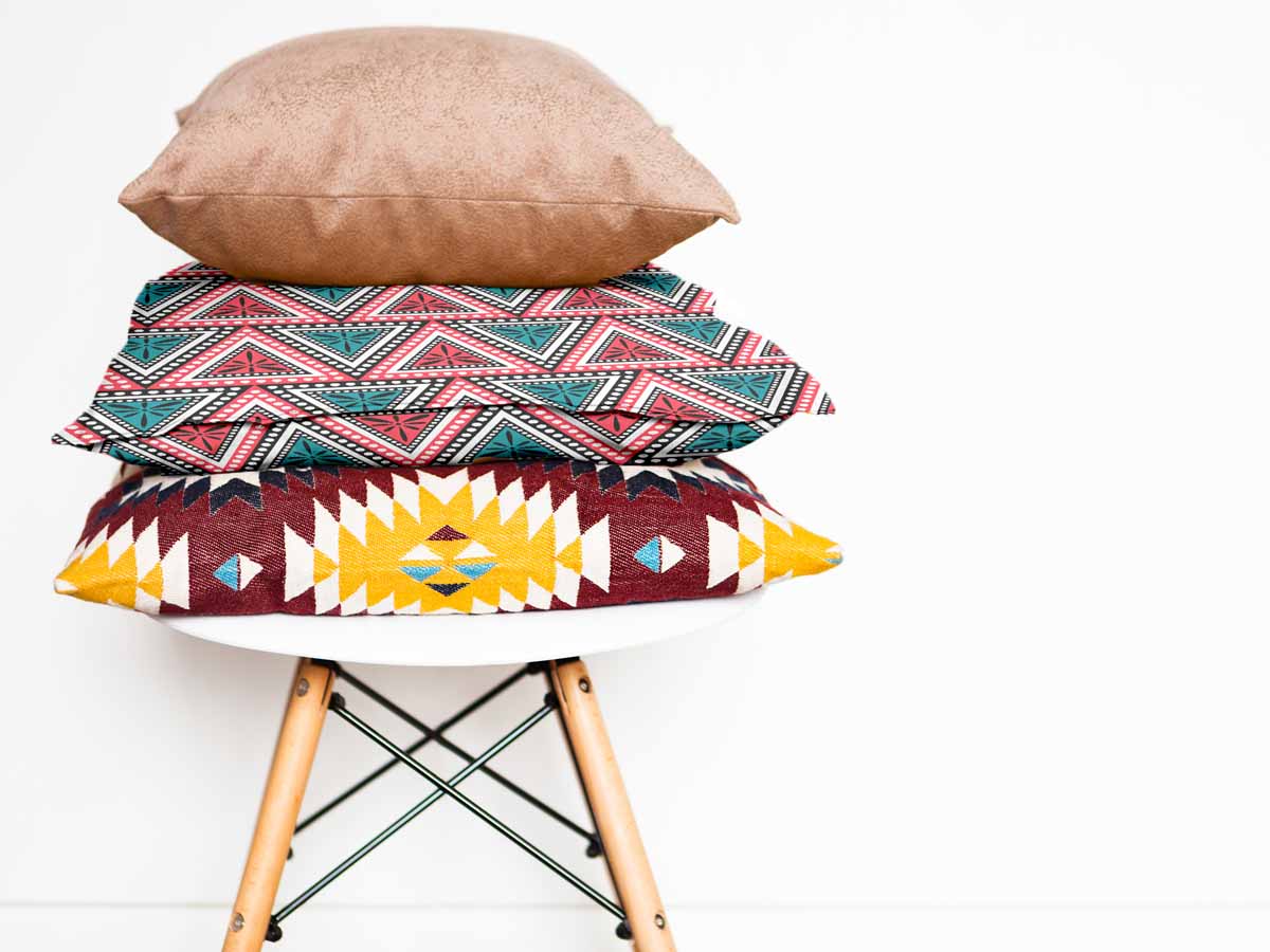 Coussin de santé avec des triangles colorés