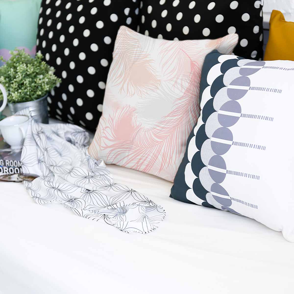 Coussin de santé blanc avec plumes roses