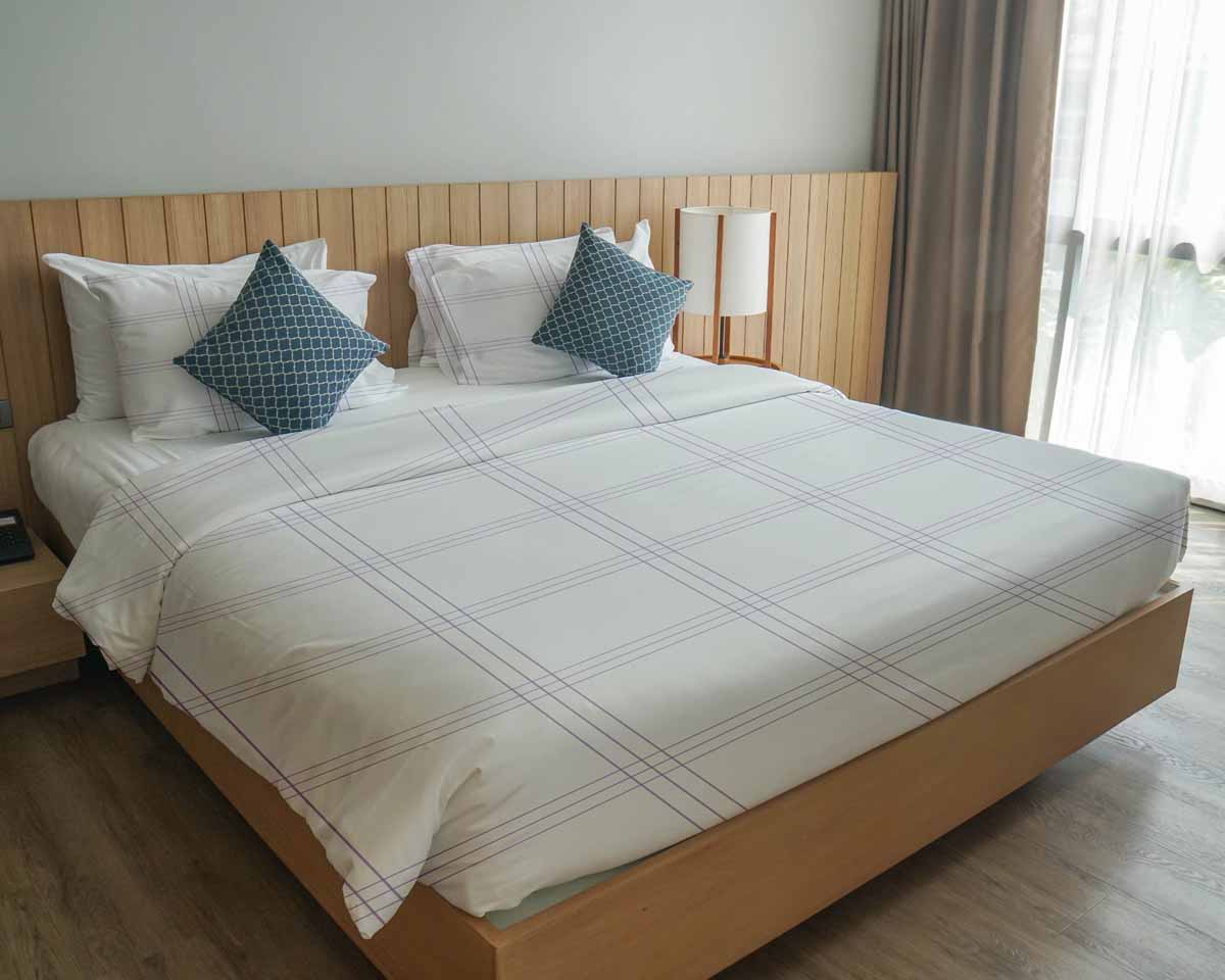 Couette thérapeutique Ensemble de literie blanc avec rayures violettes