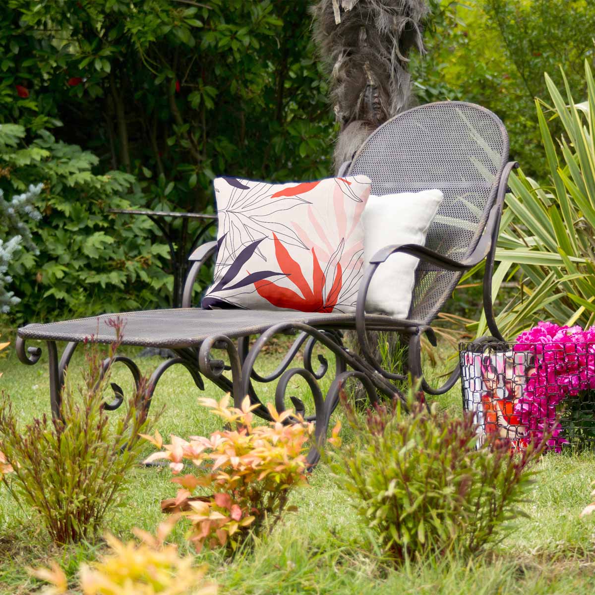 Coussin de santé beige avec des feuilles colorées