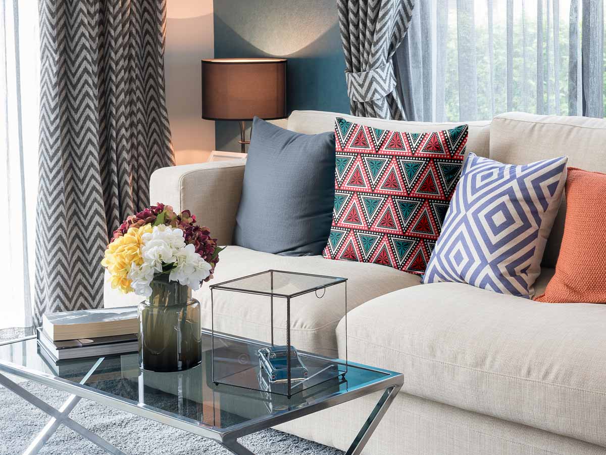 Coussin de santé avec des triangles colorés