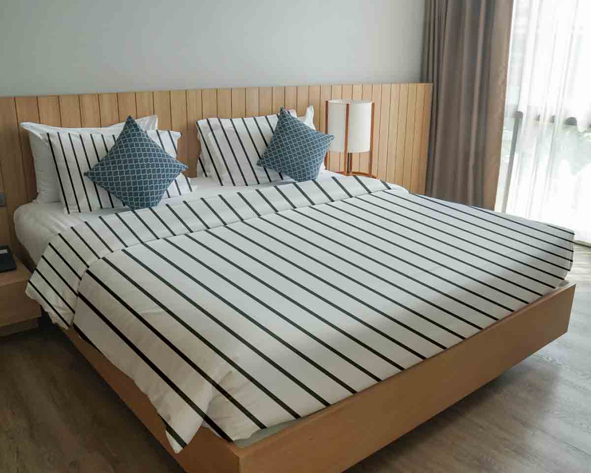 Couette de thérapie Ensemble de literie blanc avec rayures noires