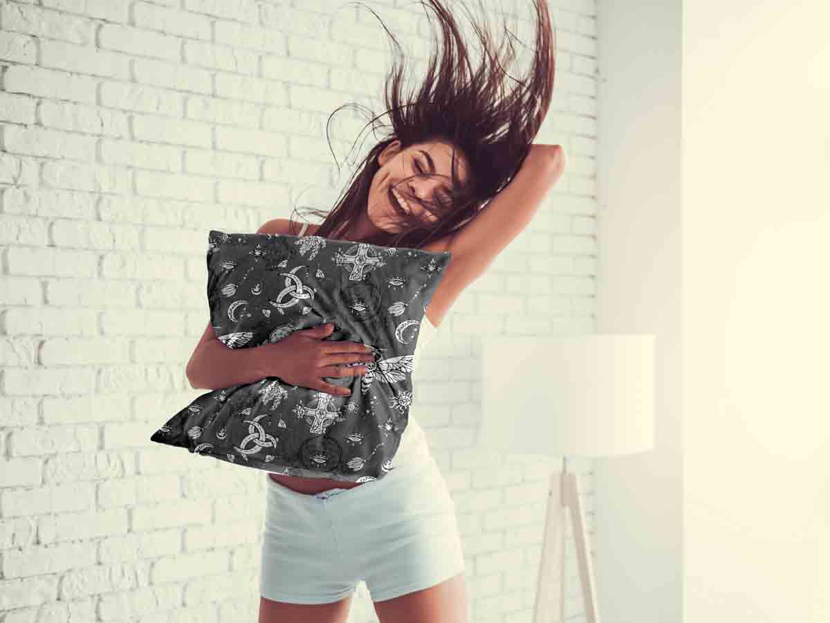 Coussin de santé noir libellule effrayante