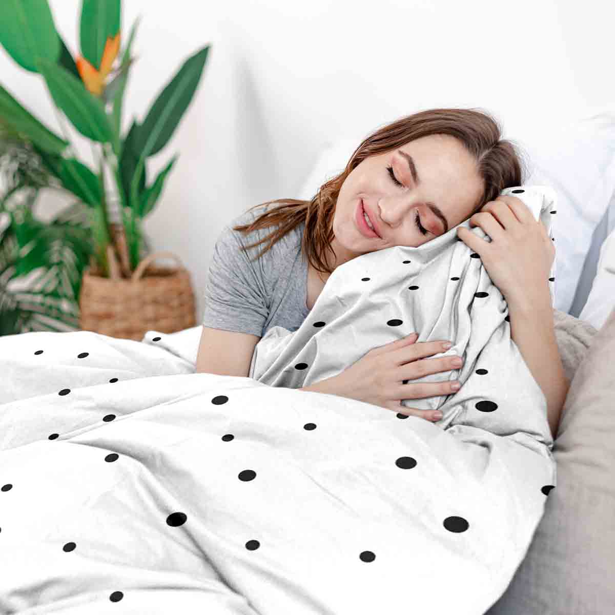 Ensemble de literie avec couverture thérapeutique blanc avec des points isolés