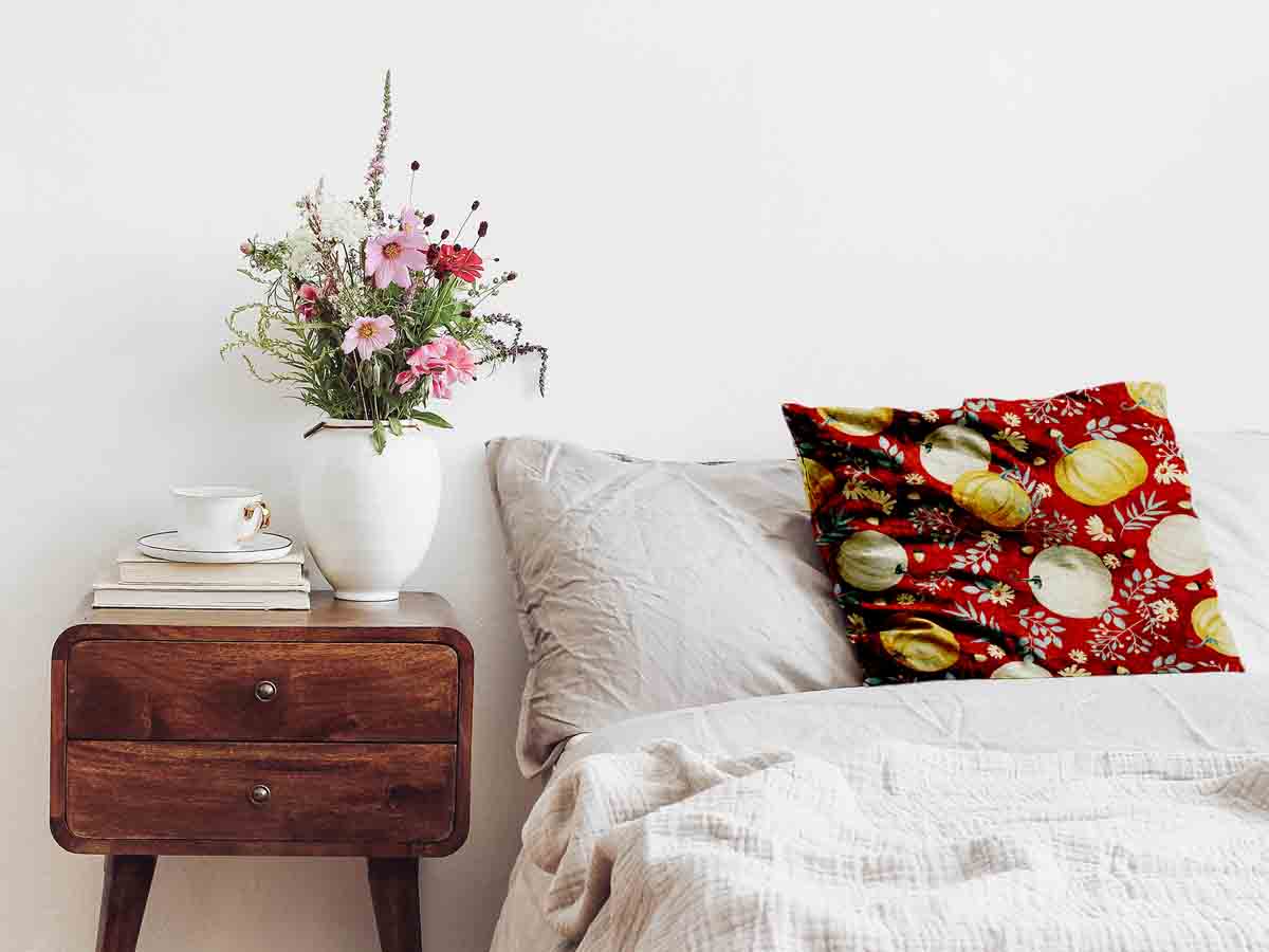 Coussin de santé rouge avec des citrouilles