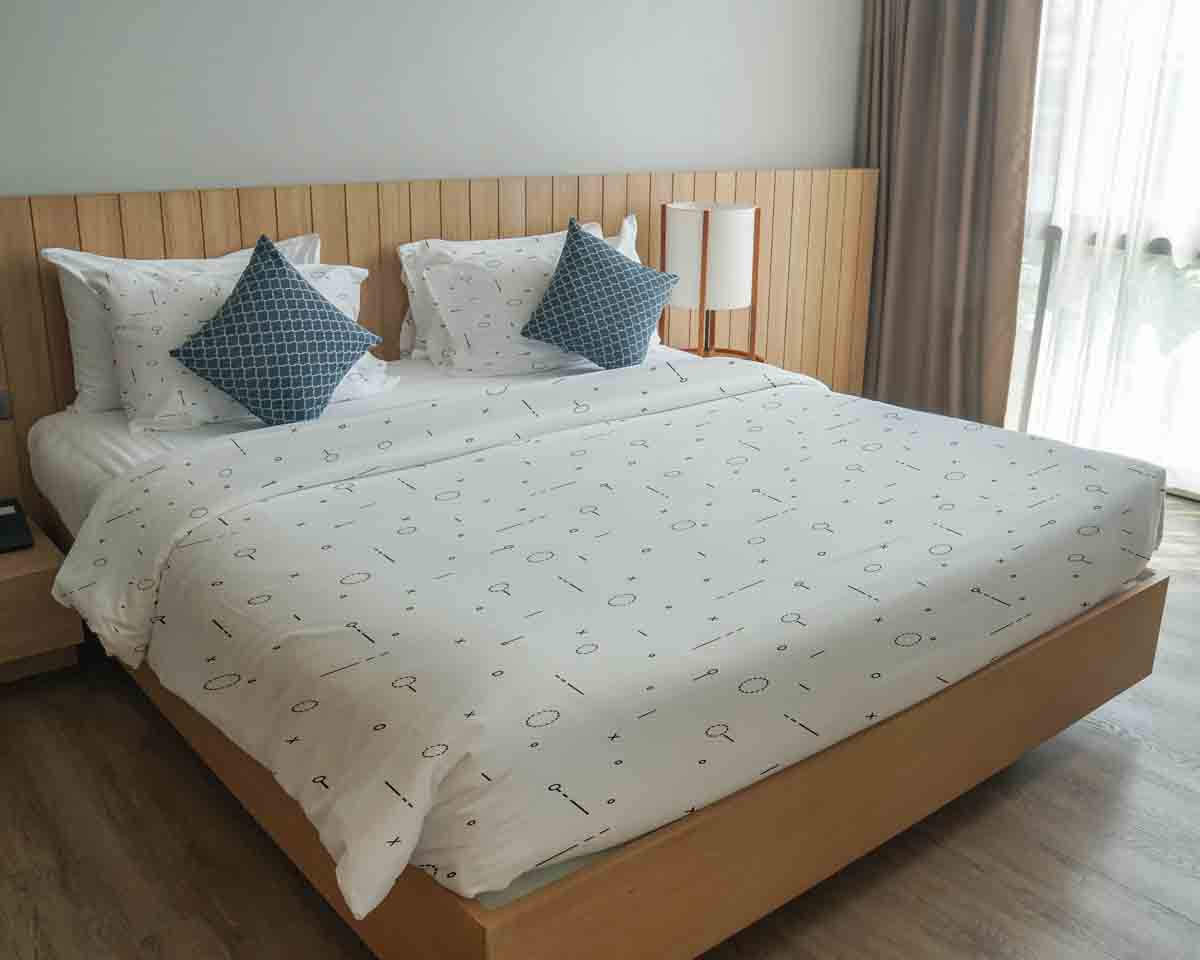 Ensemble de literie avec couverture thérapeutique blanc avec formes noires