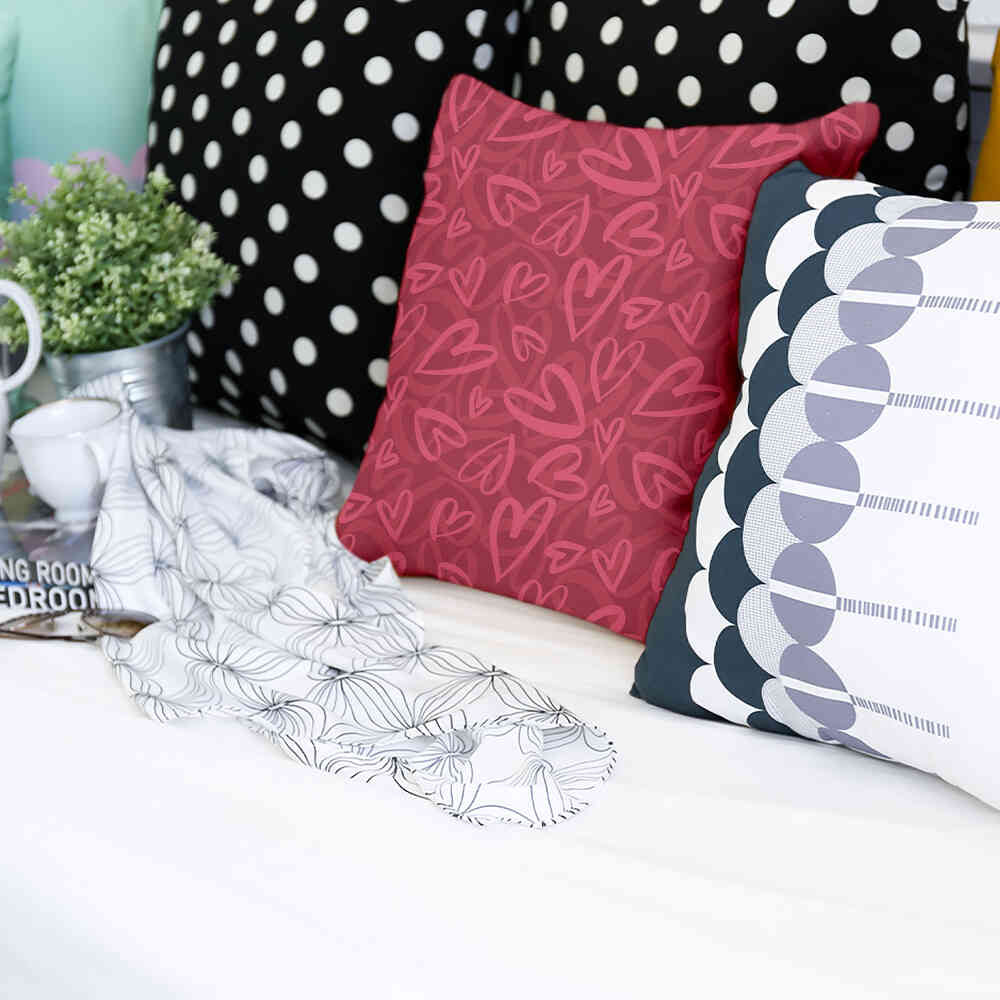 Coussin de santé rouge avec motif cœur rose