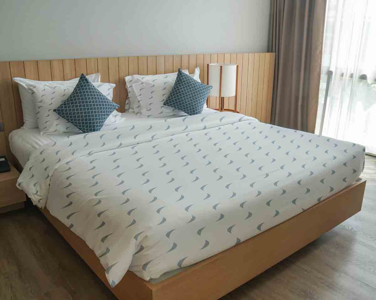 Couette thérapeutique ensemble de literie blanc avec vagues bleues