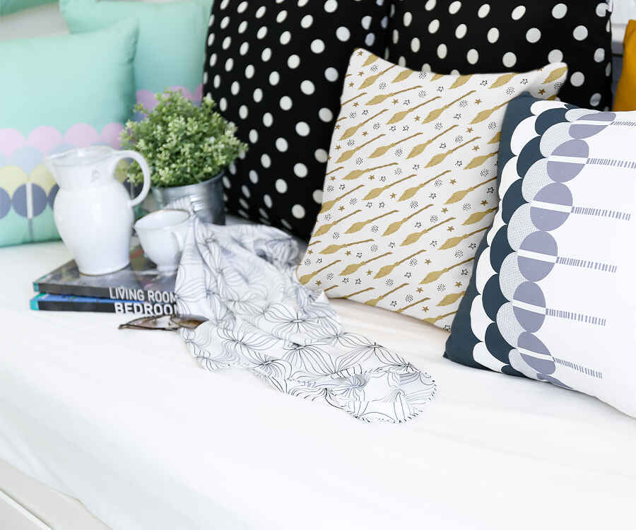Coussin de santé blanc avec le balai de Harry