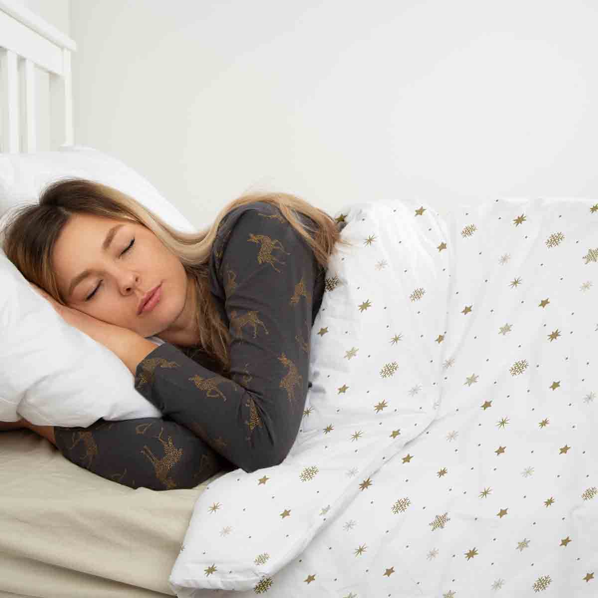 Ensemble de literie avec couverture thérapeutique blanc avec étoiles dorées