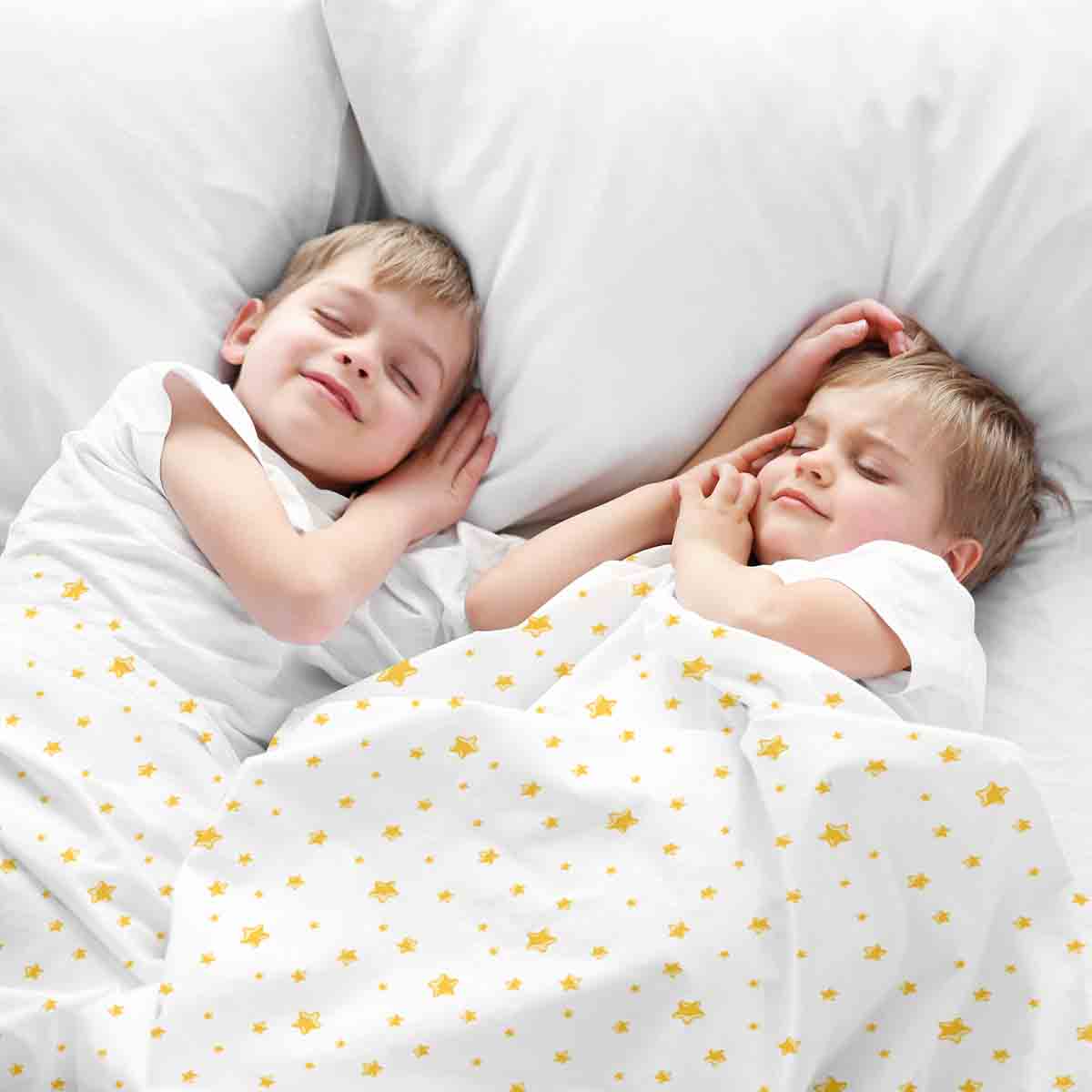 Couette de thérapie ensemble de literie blanc avec des étoiles jaunes