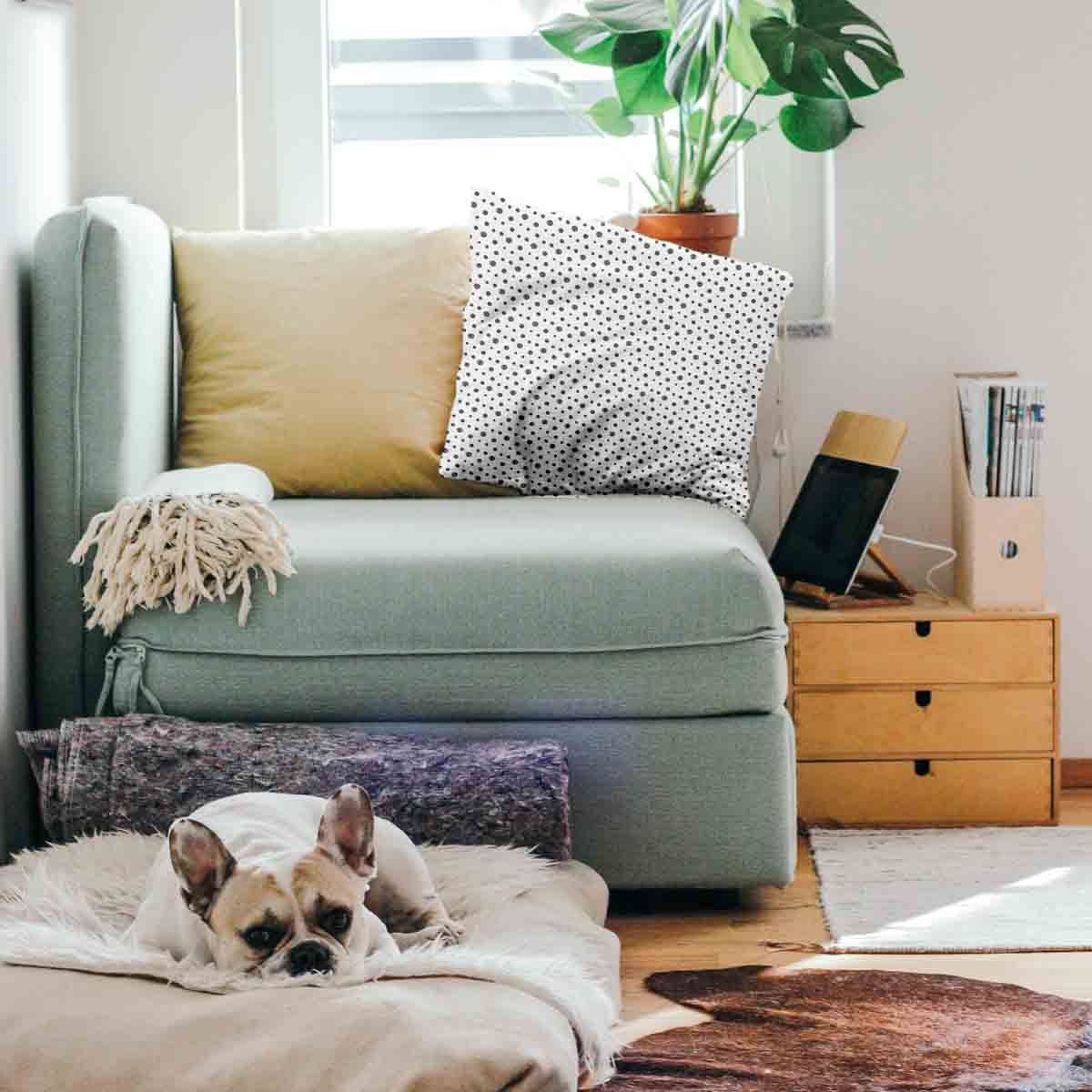 Coussin de santé blanc avec de nombreux points gris