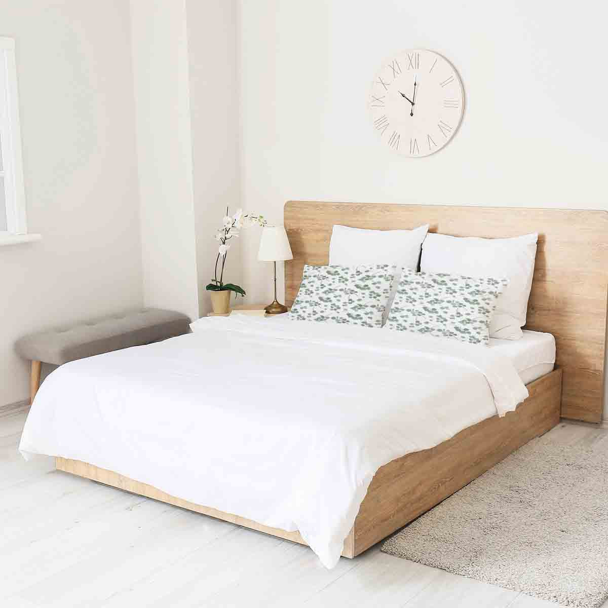 Coussin de santé blanc avec branches d'eucalyptus