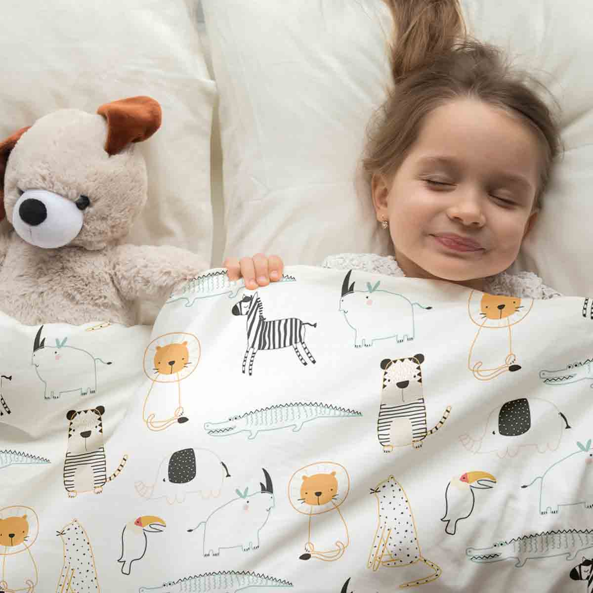 Ensemble de literie avec couvertures thérapeutiques blanches avec animaux du zoo