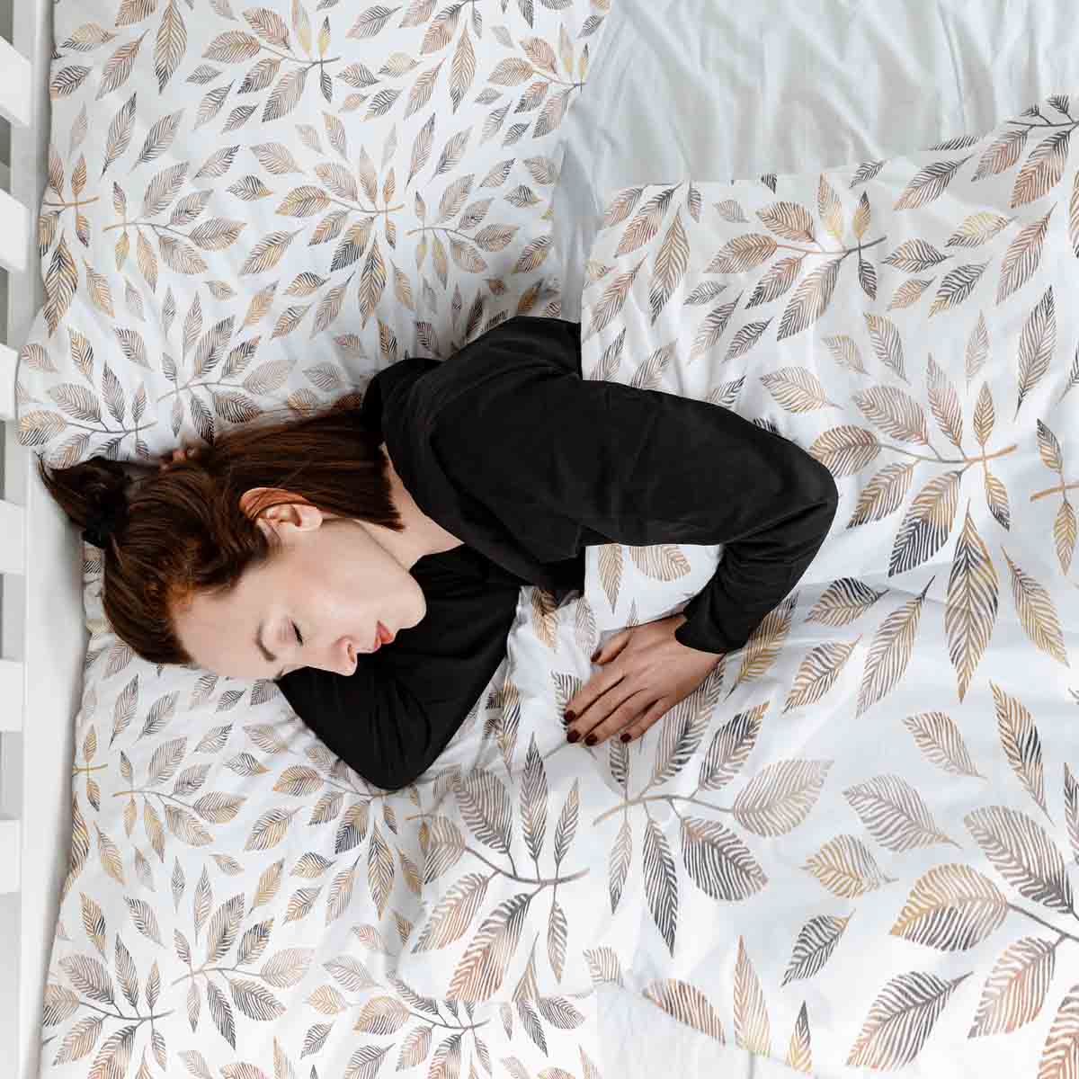 Ensemble de literie avec couverture thérapeutique blanc avec branches brun clair