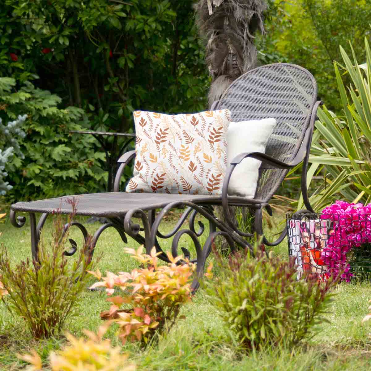 Coussin de santé blanc avec branches automnales
