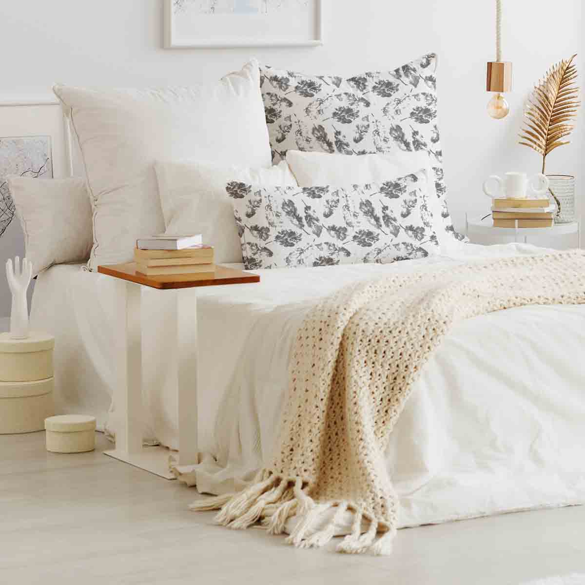 Coussin de santé blanc avec feuilles grises