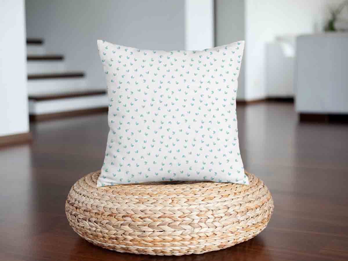 Coussin de santé blanc avec petits cœurs bleus