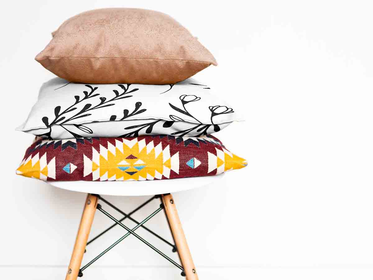 Coussin de santé blanc avec des branches noires