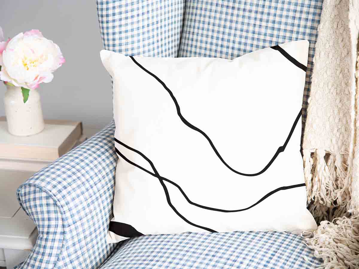 Coussin de santé avec des lignes serpentines noires