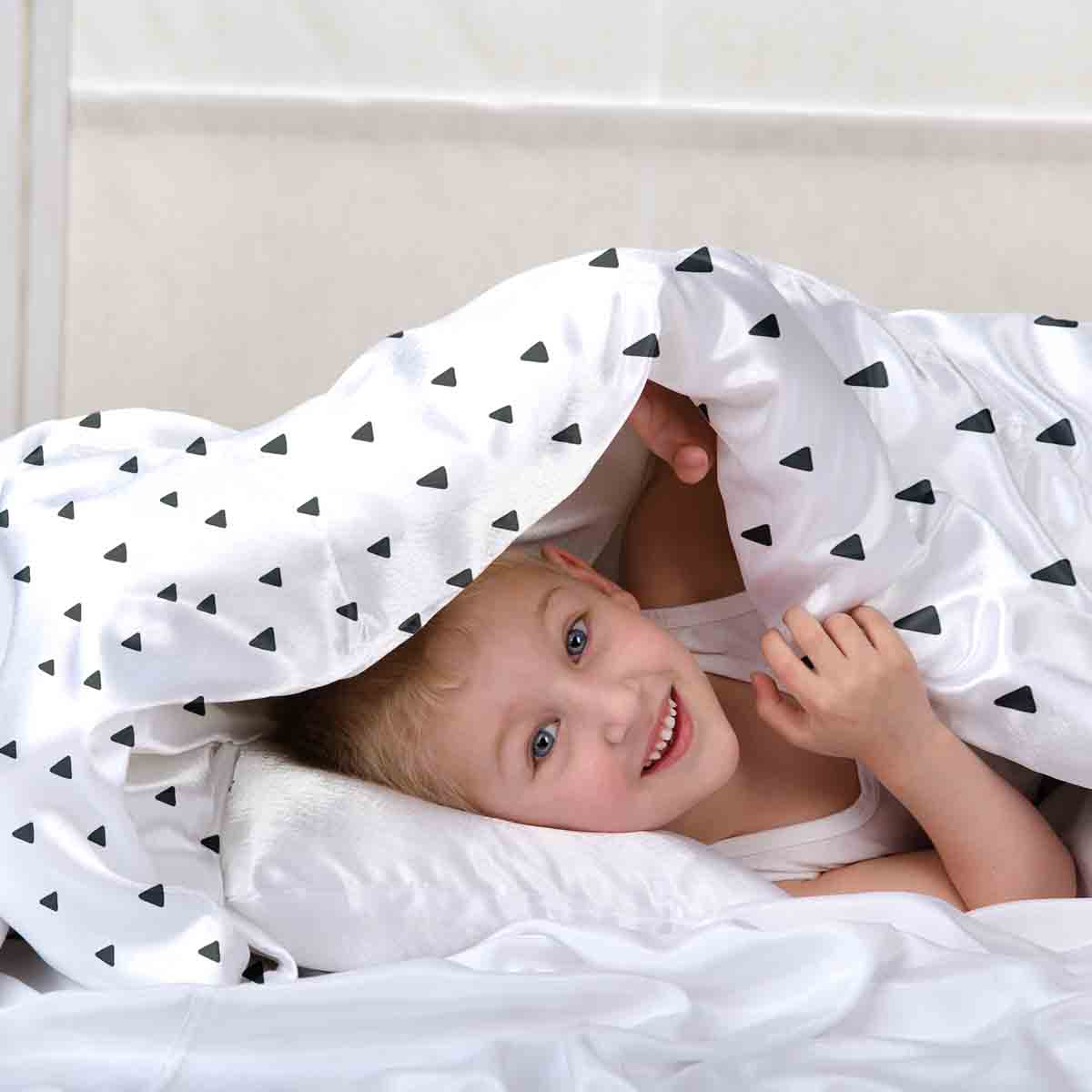 Ensemble de literie avec couverture thérapeutique blanc avec triangles noirs