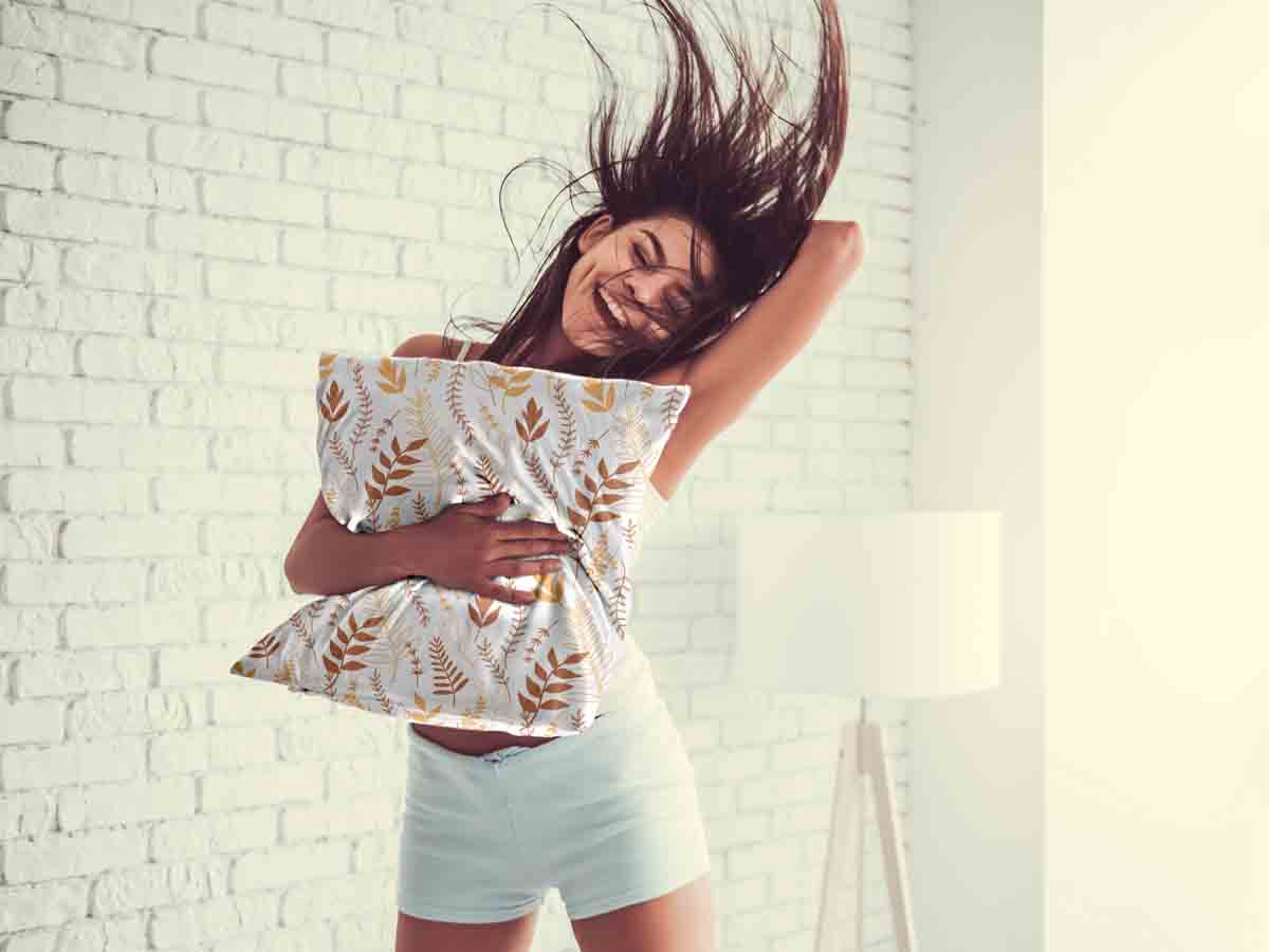 Coussin de santé blanc avec branches automnales