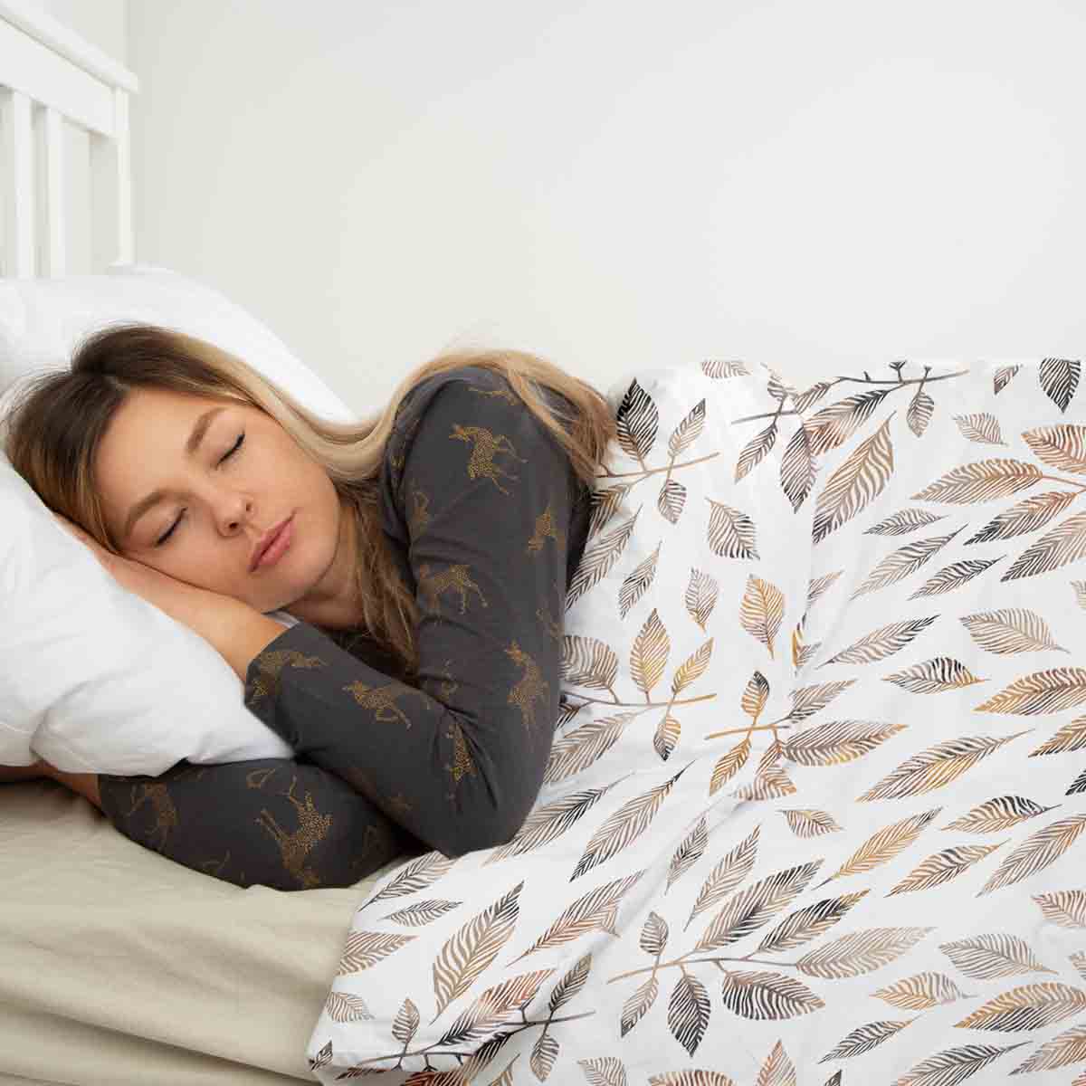 Ensemble de literie avec couverture thérapeutique blanc avec branches brun clair
